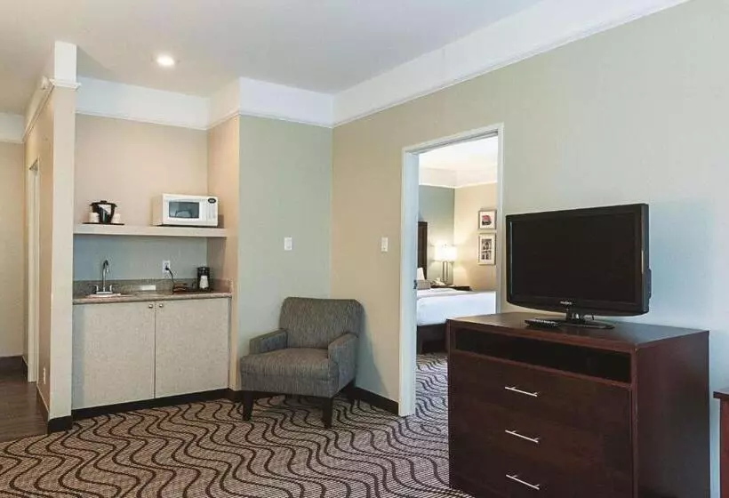 キングサイズベッドのスイートルーム, La Quinta By Wyndham Houma