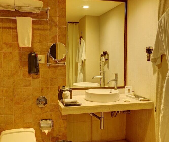 Номер Клуб, Mosaic Hotel, Noida