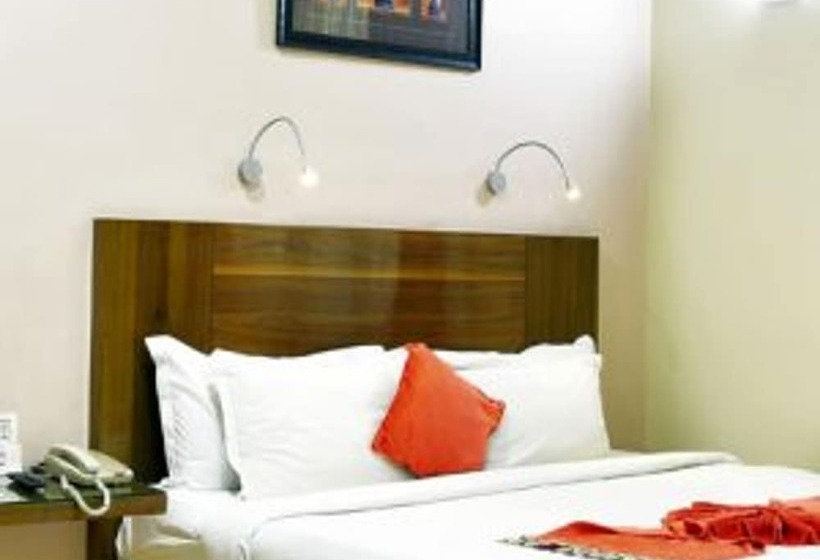 اتاق استاندارد یک نفره, The Senator