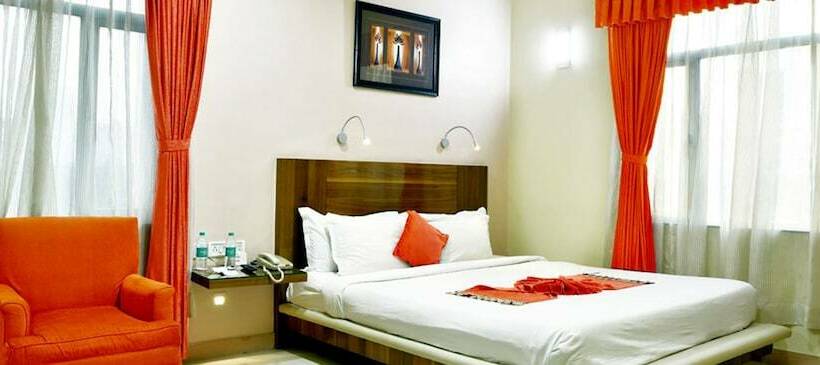 اتاق استاندارد یک نفره, The Senator