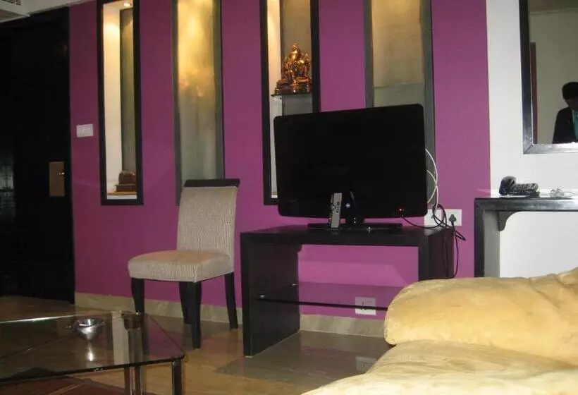 Sviitti, The Wall Street Beacon, Jaipur