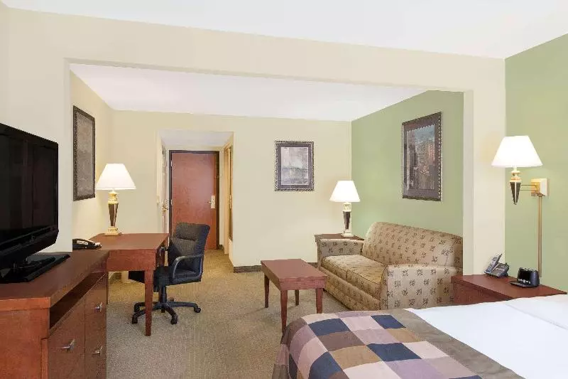 キングサイズベッドのスタンダードルーム, Wingate By Wyndham Lafayette Airport