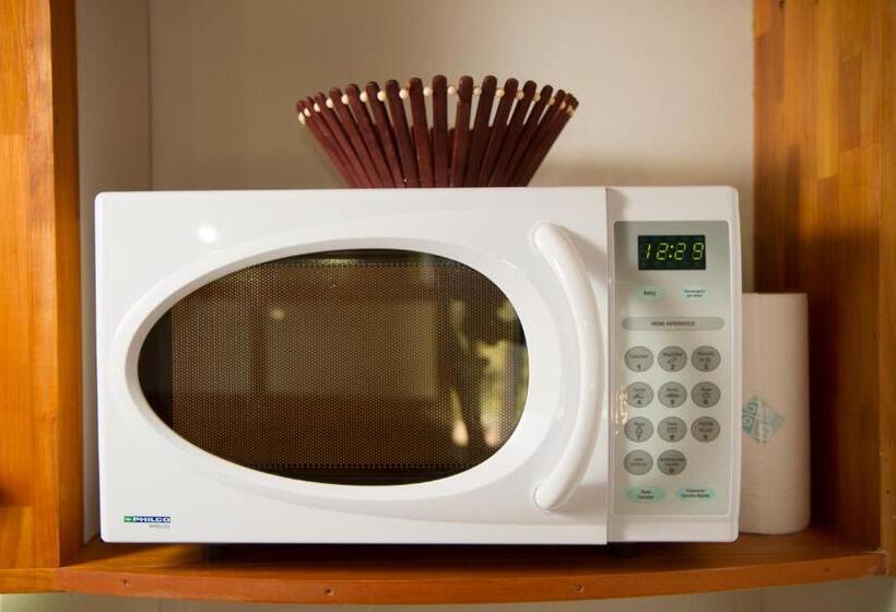 شقة غرفة واحدة, Melewe