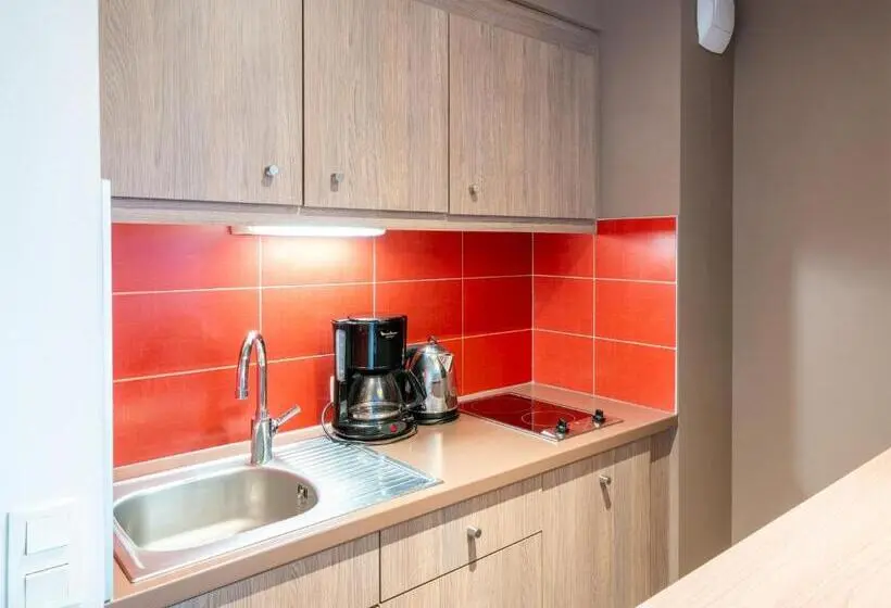 スーペリアスタジオ, B&b Home Caen Centre Gare