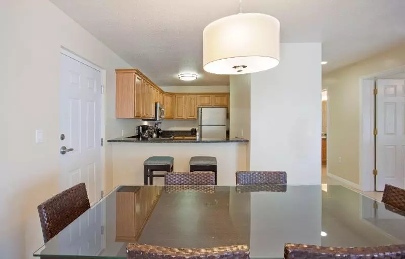 سوئیت با تخت بزرگ, Holiday Inn Resort Grand Cayman, An Ihg