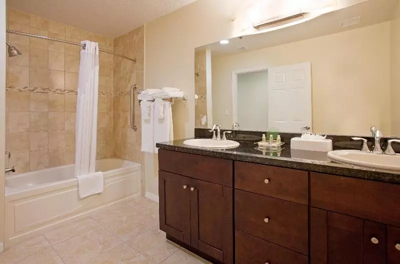 سوئیت با تخت بزرگ, Holiday Inn Resort Grand Cayman, An Ihg