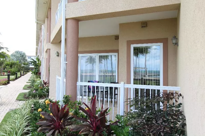 اتاق استاندارد با تخت بزرگ, Holiday Inn Resort Grand Cayman, An Ihg