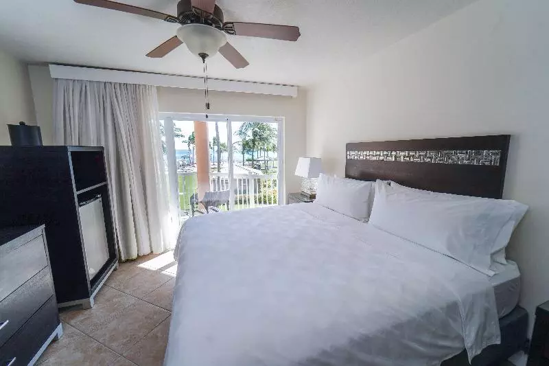 اتاق استاندارد با تخت بزرگ, Holiday Inn Resort Grand Cayman, An Ihg