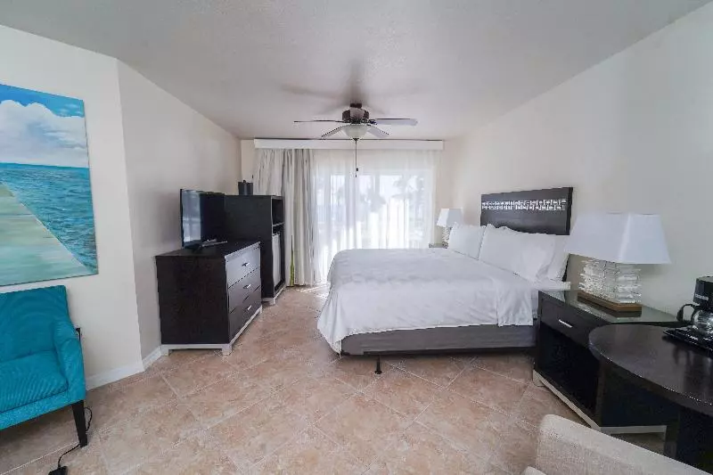 اتاق استاندارد با تخت بزرگ, Holiday Inn Resort Grand Cayman, An Ihg