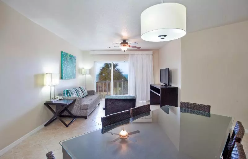 سوئیت با تخت بزرگ, Holiday Inn Resort Grand Cayman, An Ihg