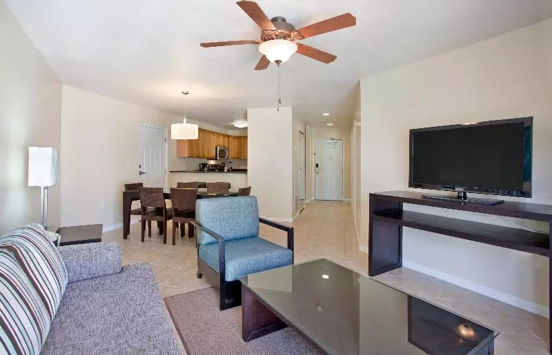 سوئیت با تخت بزرگ, Holiday Inn Resort Grand Cayman, An Ihg