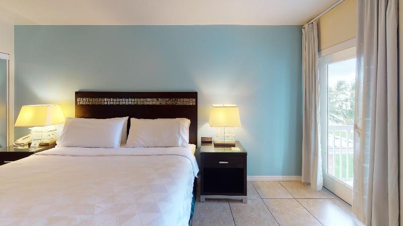 سوئیت با تخت بزرگ, Holiday Inn Resort Grand Cayman, An Ihg