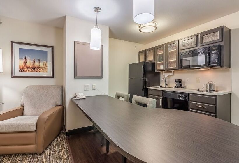 Люкс, Candlewood Suites Lincoln, An Ihg