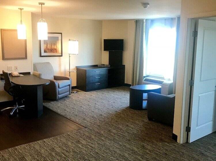 Люкс, Candlewood Suites Lincoln, An Ihg