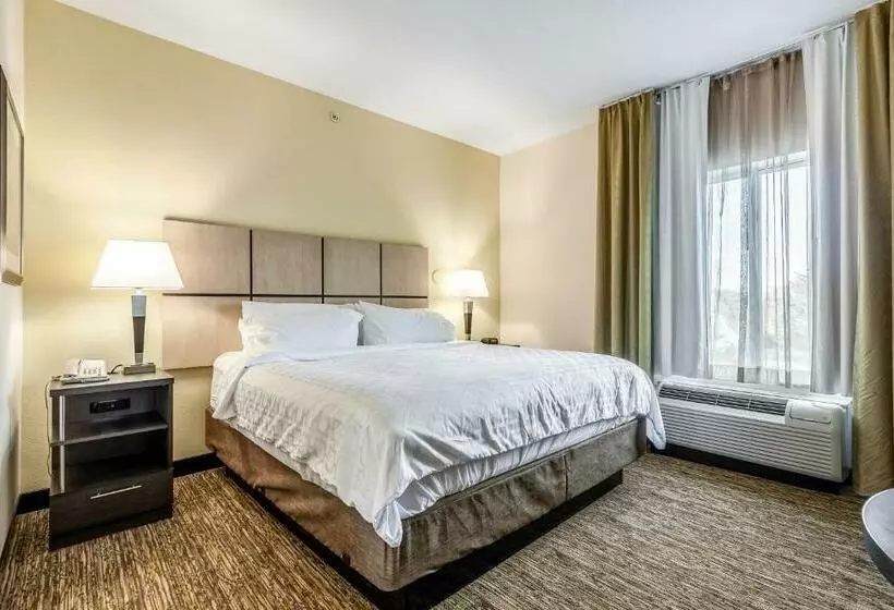 キングサイドベッドのスタンダードワンルーム, Candlewood Suites Lincoln, An Ihg