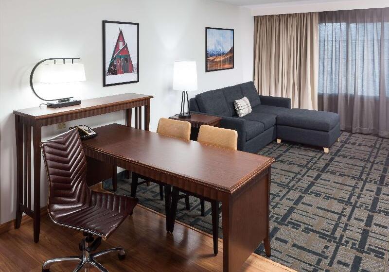 جناح مطلّ علي الجبل, Embassy Suites Anchorage