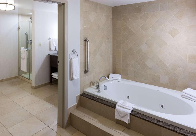 Люкс Кровать Кинг, Embassy Suites Anchorage