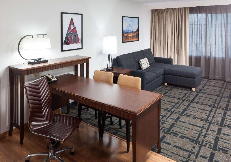 جناح مطلّ علي الجبل, Embassy Suites Anchorage