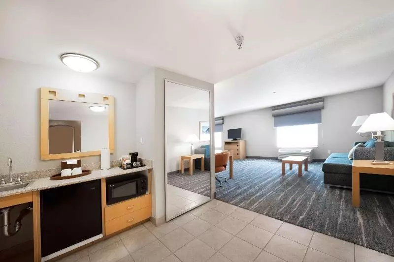 キングサイズベッドのスイートルーム, Hampton Inn And Suites Madera
