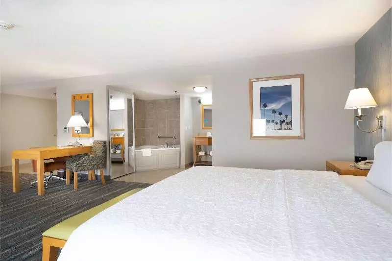 キングサイズベッドのスイートルーム, Hampton Inn And Suites Madera