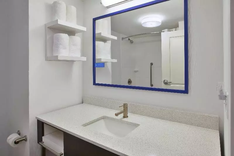 キングサイズベッドのスタンダードルーム, Hampton Inn White River Junction