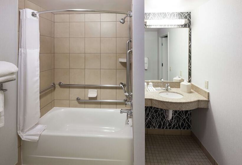 适合残疾人使用的标准间, Hilton Garden Inn Lake Forest Mettawa