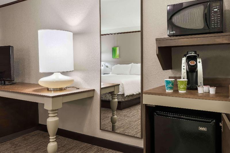 חדר סטנדרט עם מיטת קינג, Hilton Garden Inn Wilmington Mayfaire Town Center