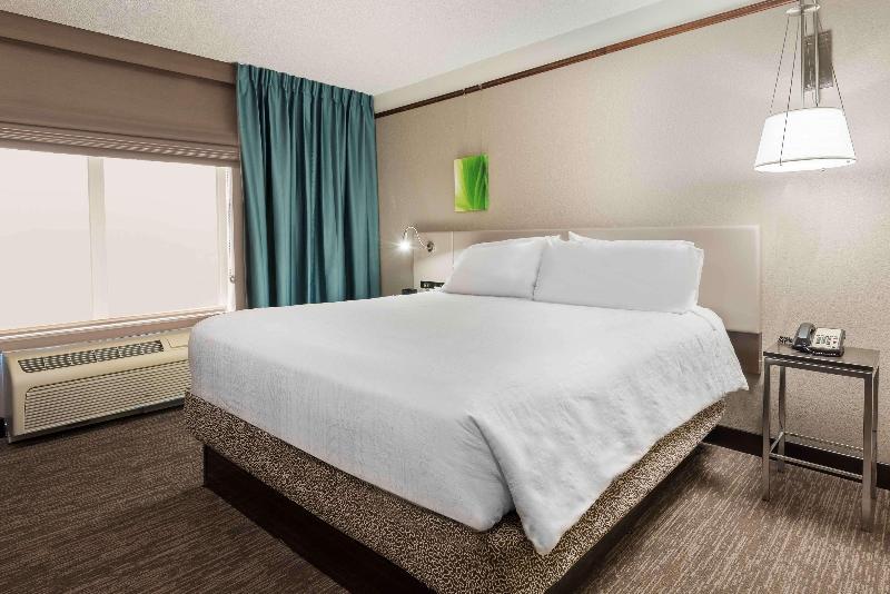 Люкс Кровать Кинг, Hilton Garden Inn Wilmington Mayfaire Town Center