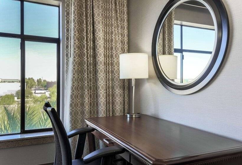 غرفة قياسية سرير كينج لذوى الإحتياجات الخاصة, Hilton Phoenix Chandler