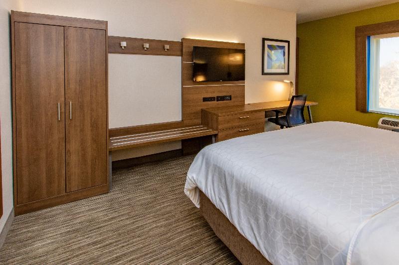 带大床的套房, Holiday Inn Express Hotel & Suites Roseville   Galleria Area, An Ihg