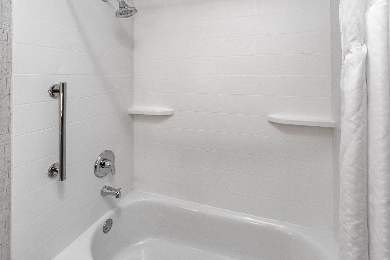 带大床的套房, Holiday Inn Express Hotel & Suites Roseville   Galleria Area, An Ihg