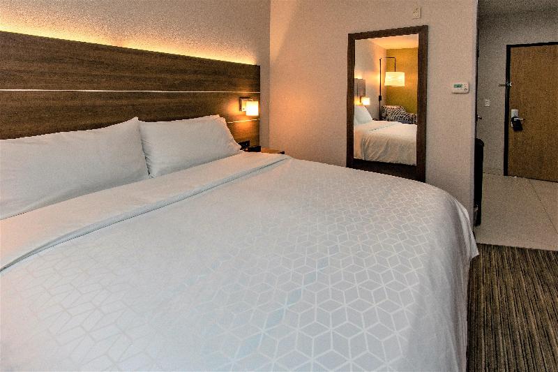 带大床的标准间, Holiday Inn Express Hotel & Suites Roseville   Galleria Area, An Ihg