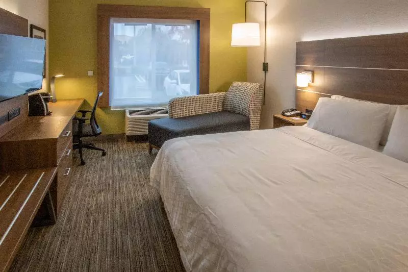 Standard-huone King-vuode, Holiday Inn Express Hotel & Suites Roseville Galleria Area, An Ihg