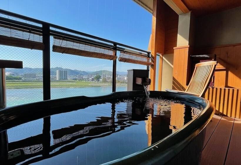 클래식 룸, Juhachiro