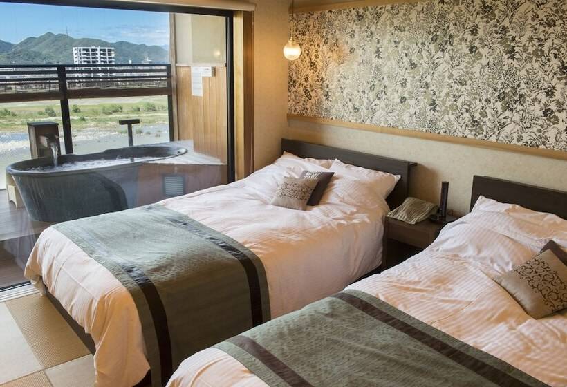 클래식 룸, Juhachiro