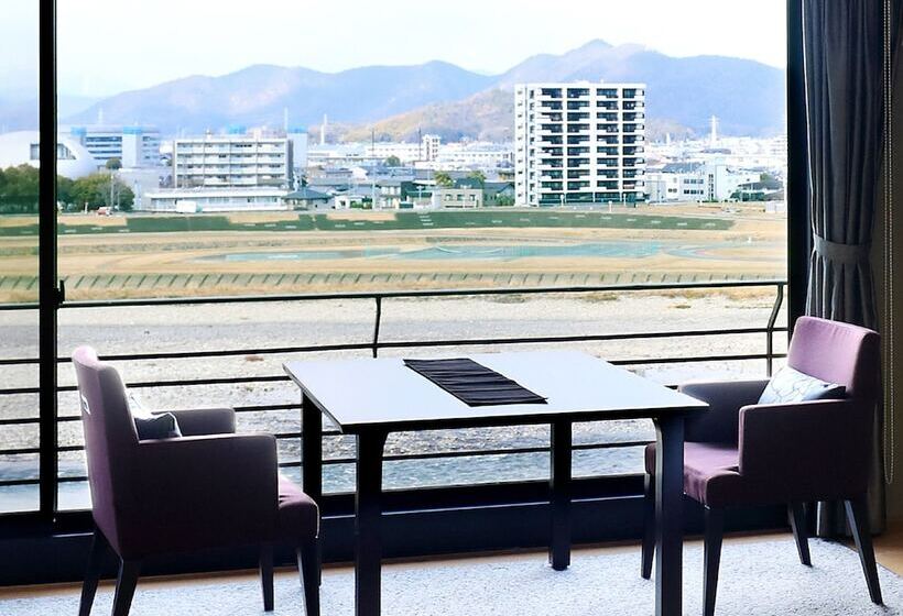 트리플 클래식 룸, Juhachiro