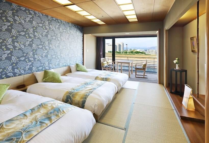 트리플 클래식 룸, Juhachiro