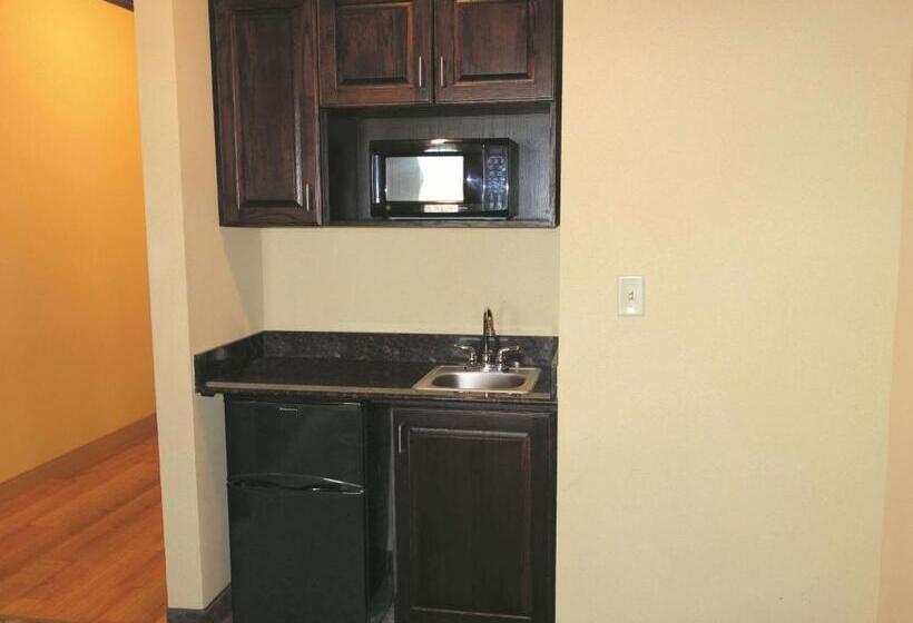 适合残疾人士使用的带超级大床的标准间, La Quinta By Wyndham Eastland