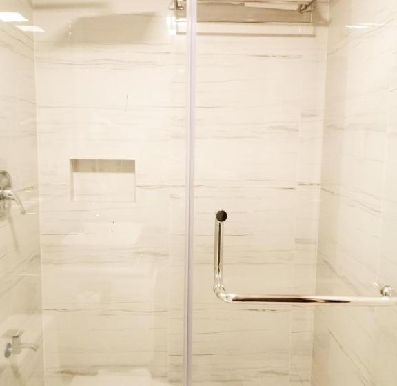 סטודיו סופריור, The Malayan Plaza