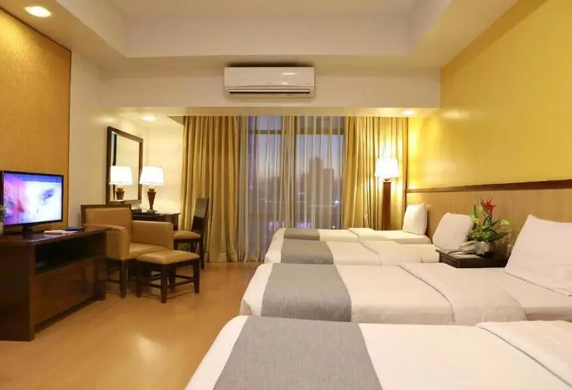 اتاق استاندارد چهار تخته, The Malayan Plaza