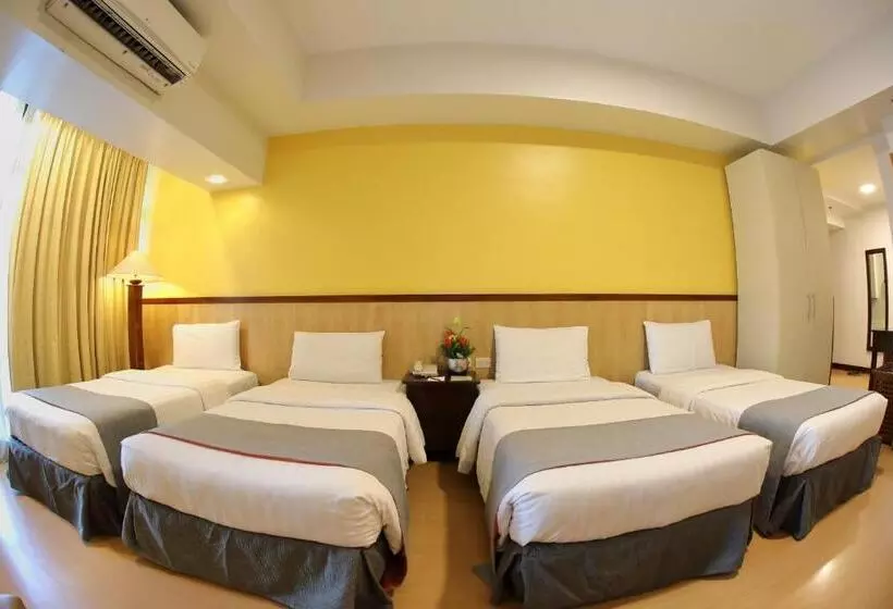 اتاق استاندارد چهار تخته, The Malayan Plaza