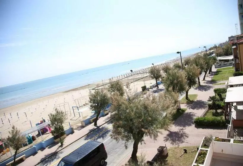 اتاق خانوادگی با چشمانداز دریا, Miramare Inn