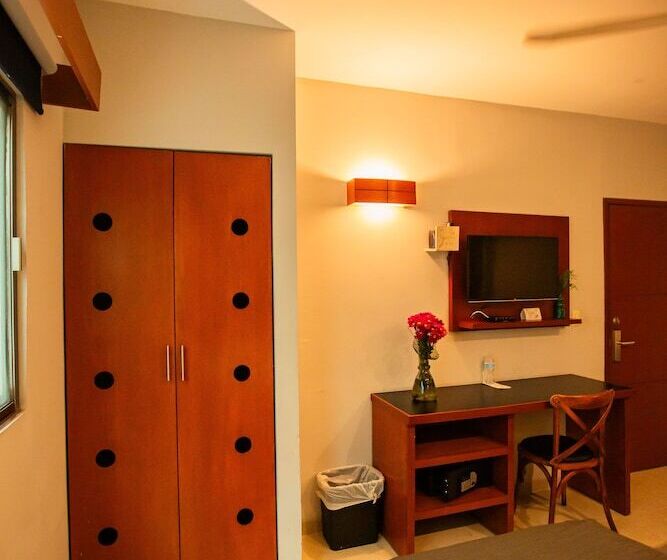 חדר אקזקיוטיב, Nacional Merida