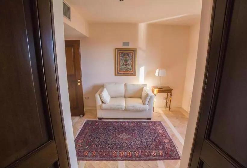 سوئیت جونیور با تراس, Palazzo Viceconte