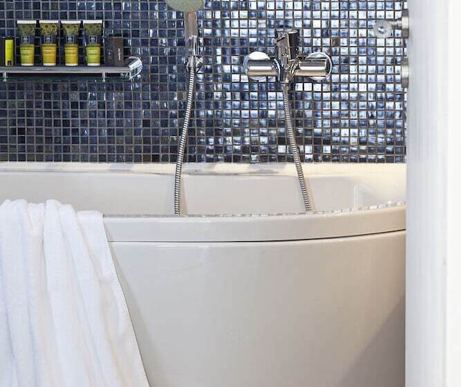 סוויטה נוף לים, Petit Palace Suites