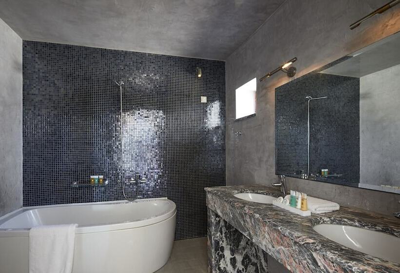 סוויטה נוף לים, Petit Palace Suites