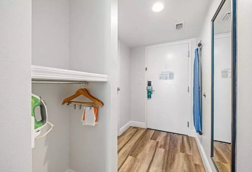 Standard-huone 2 Parivuodetta, Quality Inn & Suites Tampa Ybor City