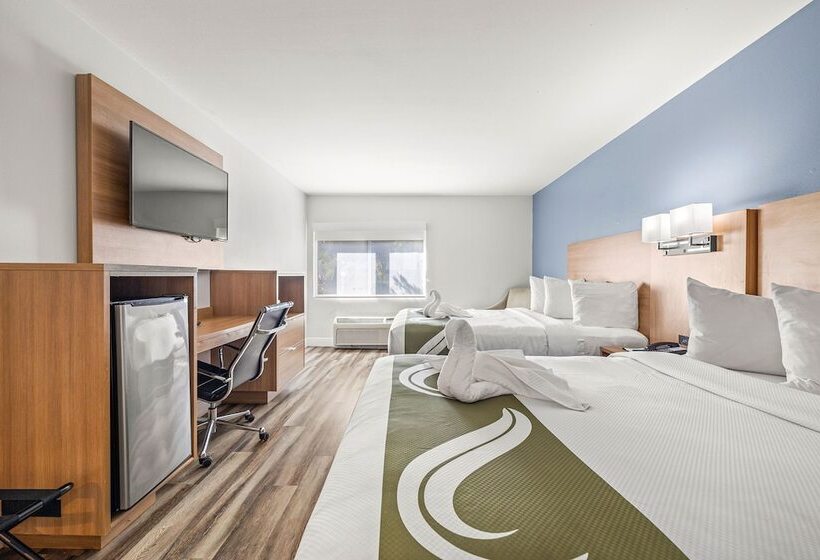 חדר סטנדרט שתי מיטות זוגיות, Quality Inn & Suites Tampa Ybor City