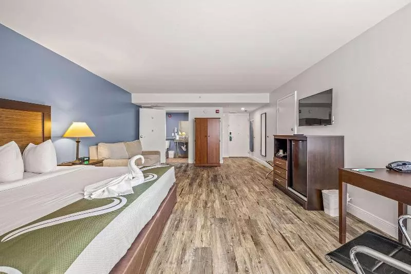 Standard-huone King-vuode, Quality Inn & Suites Tampa Ybor City
