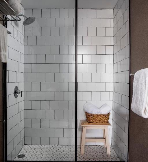 适合残疾人使用的标准间, Redford